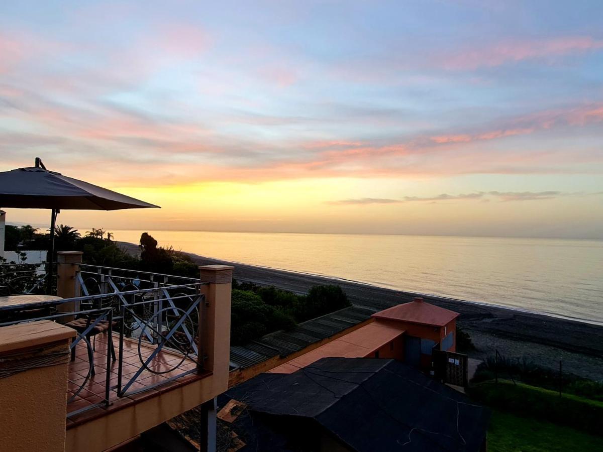 Exclusive Beachfront Penthouse Almayate Alto Eksteriør bilde