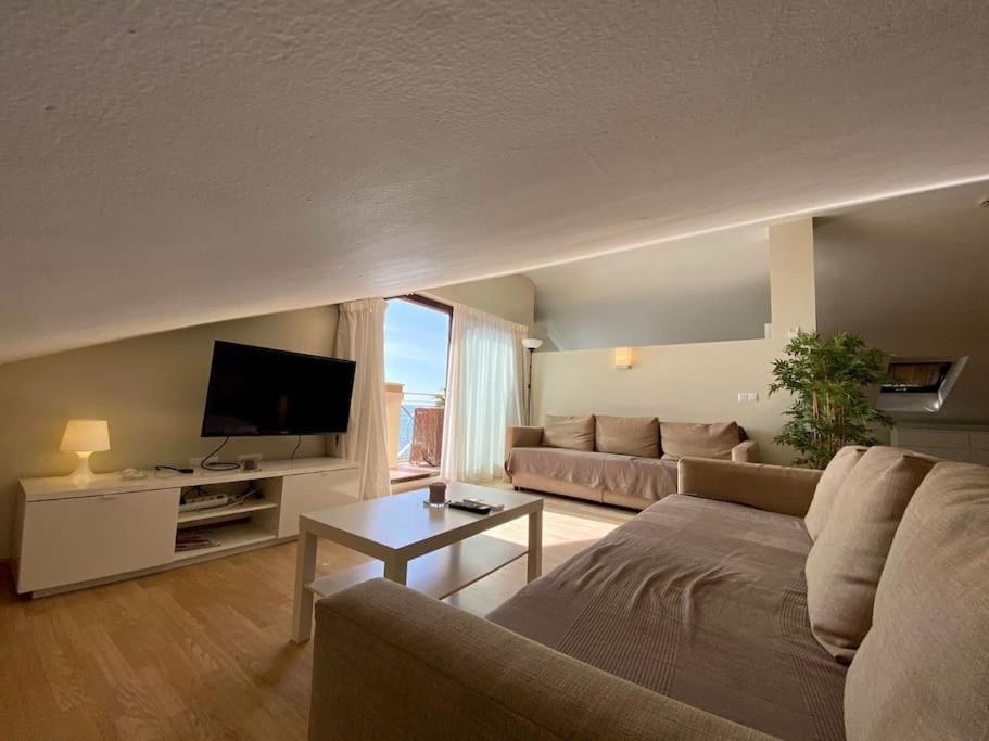 Exclusive Beachfront Penthouse Almayate Alto Eksteriør bilde