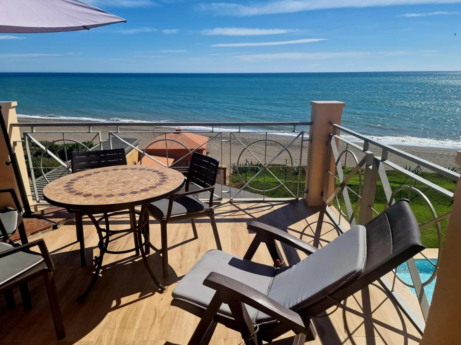 Exclusive Beachfront Penthouse Almayate Alto Eksteriør bilde